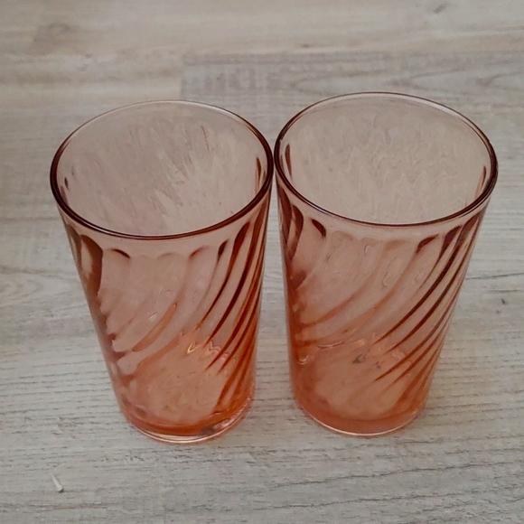 Pair of Arcoroc glasses - Picture 1 of 3